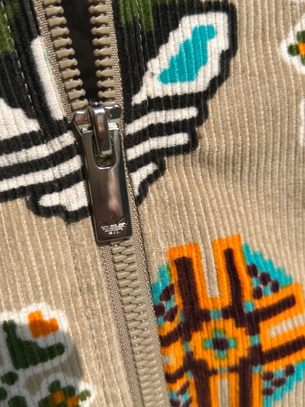 Adidas men’s Beige Zip Jacket with pixel pattern, size medium - Picture 3 of 5